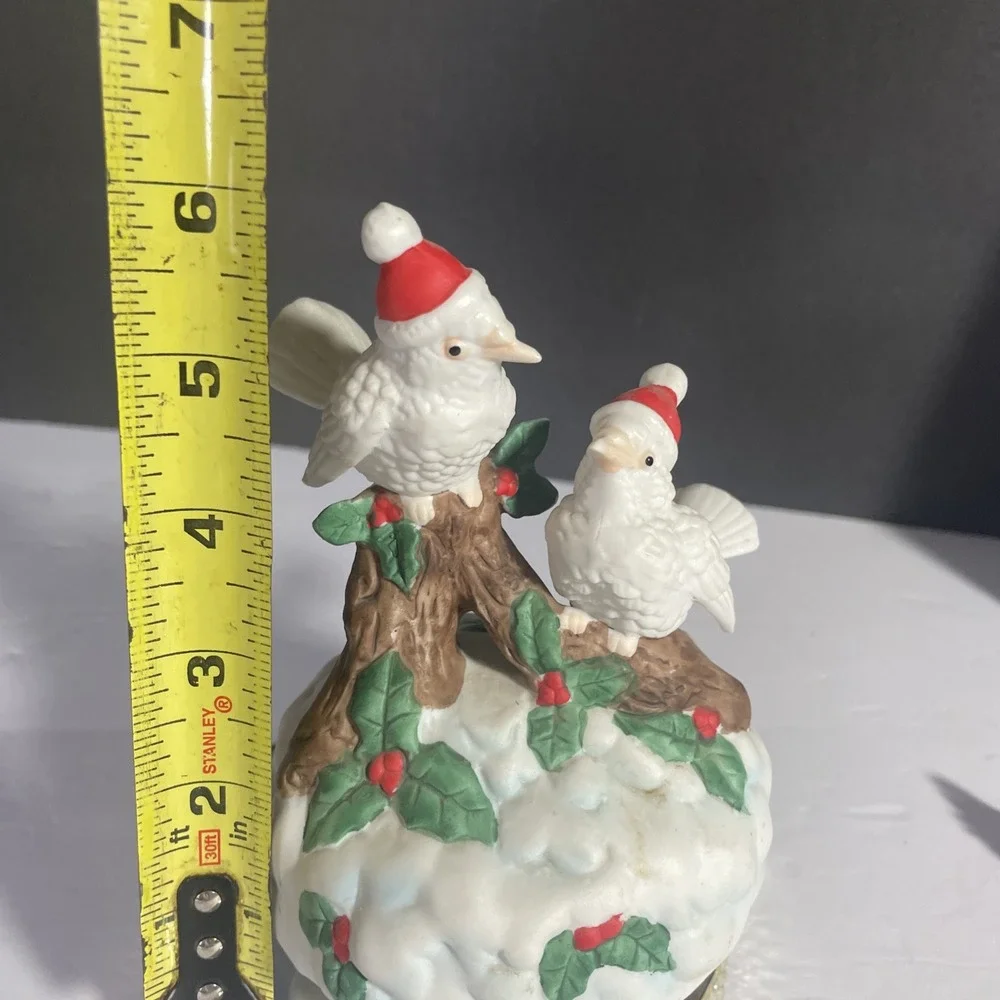 Vintage Christmas Music Box Display Snow Birds - Pre-Owned‎ Windup